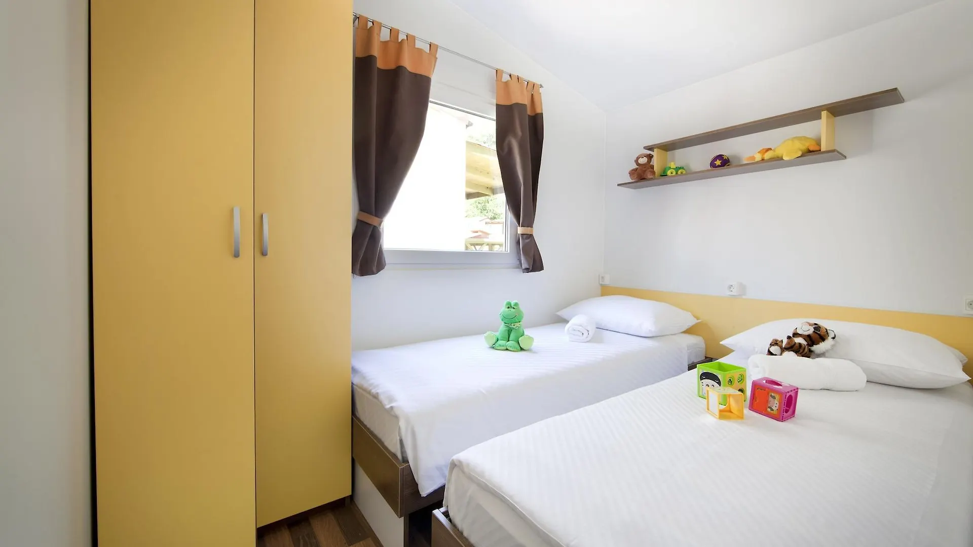 פארק נופש Holiday Resort מדביה